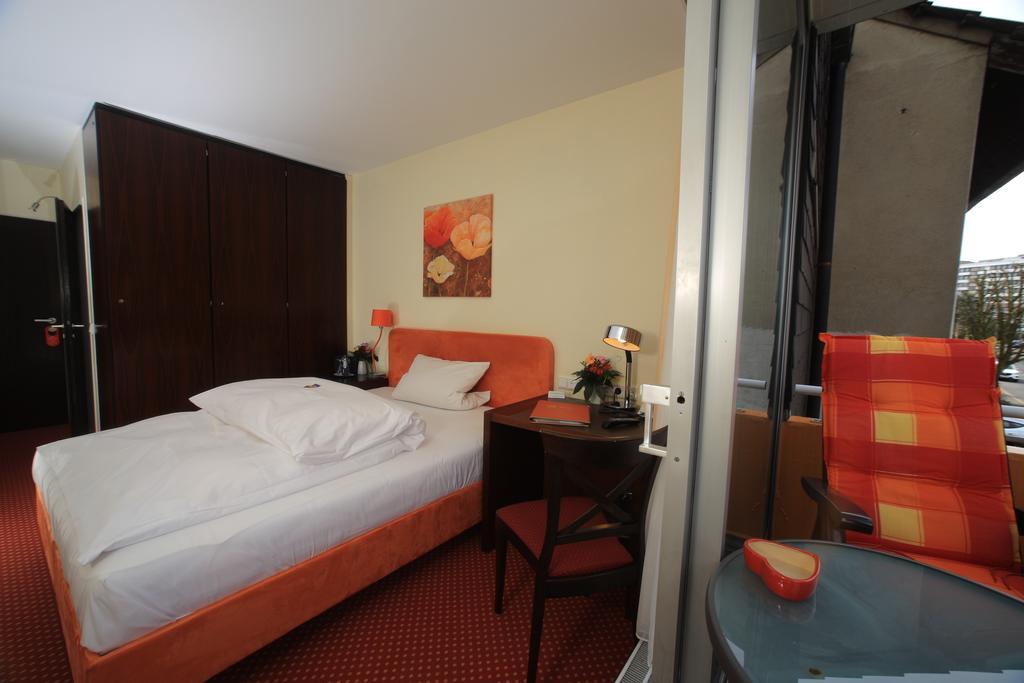 Hotel Unterfeldhaus Erkrath Exteriör bild
